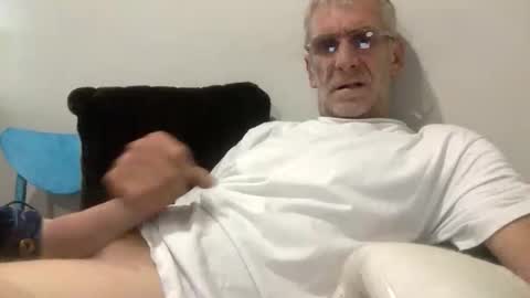 Snapshot of deanofflove221000 chatting on 02/24/26, 06:22 deanofflove221000 online show from 02/24/26, 06:22