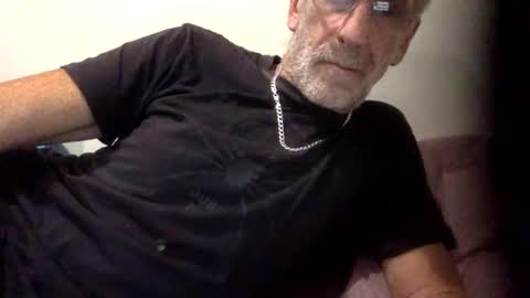 Snapshot of deanofflove221000 chatting on 03/17/26, 09:12 deanofflove221000 online show from 03/17/26, 09:12