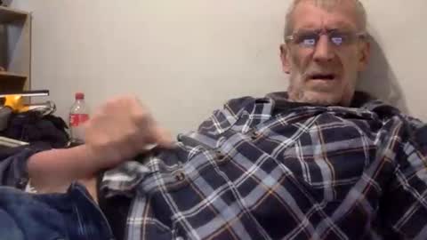 Snapshot of deanofflove221000 chatting on 04/02/26, 08:12 deanofflove221000 online show from 04/02/26, 08:12