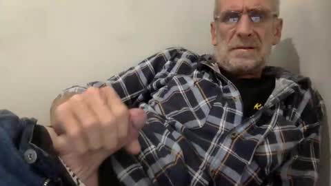 Snapshot of deanofflove221000 chatting on 04/03/26, 01:47 deanofflove221000 online show from 04/03/26, 01:47