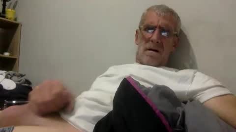 Snapshot of deanofflove221000 chatting on 04/11/26, 06:23 deanofflove221000 online show from 04/11/26, 06:23