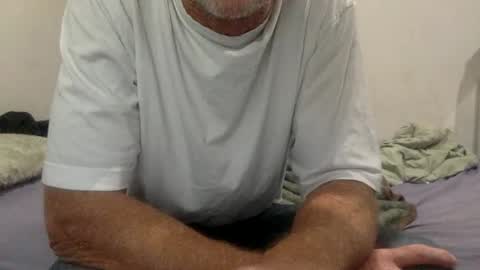 Snapshot of deanofflove221000 chatting on 04/16/26, 02:23 deanofflove221000 online show from 04/16/26, 02:23