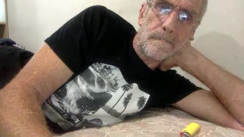 Snapshot of deanofflove221000 chatting on 04/21/26, 03:13 deanofflove221000 online show from 04/21/26, 03:13