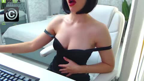 Elly online show from 10/16/25, 07:42