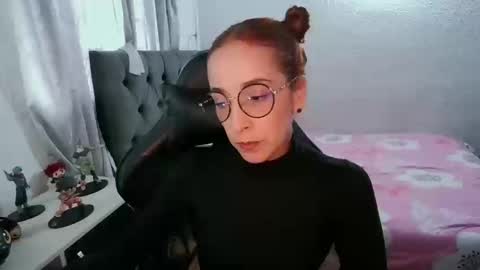 Snapshot of dear_juliet chatting on 09/08/25, 10:31 Juliet online show from 09/08/25, 10:31