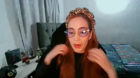 Snapshot of dear_juliet chatting on 12/16/25, 11:21 Juliet online show from 12/16/25, 11:21