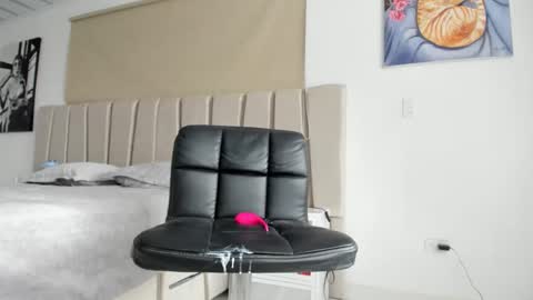 dear_lola online show from 02/03/25, 07:21