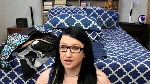 Snapshot of dear_rayna chatting on 02/21/25, 01:22 Rayna online show from 02/21/25, 01:22