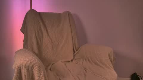 Snapshot of dearmoa chatting on 04/18/26, 07:07 Moa . online show from 04/18/26, 07:07