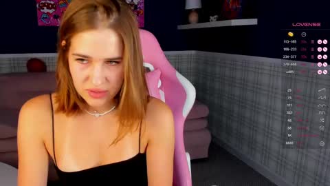 Snapshot of debbie_wools chatting on 03/02/25, 01:04 Jennifer online show from 03/02/25, 01:04