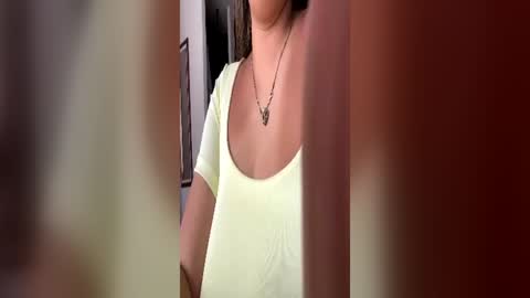 Snapshot of debie_lehee chatting on 06/19/26, 02:54 Victoria online show from 06/19/26, 02:54