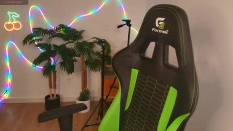 Snapshot of debra_foxx chatting on 04/16/26, 11:33 Debra online show from 04/16/26, 11:33