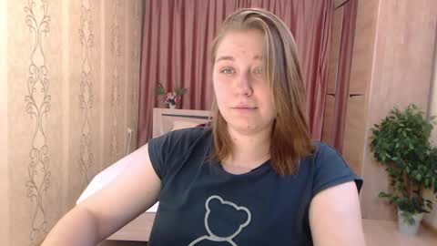 Snapshot of debramust chatting on 12/20/24, 10:32 debramust online show from 12/20/24, 10:32