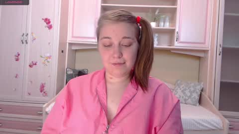 Snapshot of debramust chatting on 12/22/24, 04:48 debramust online show from 12/22/24, 04:48