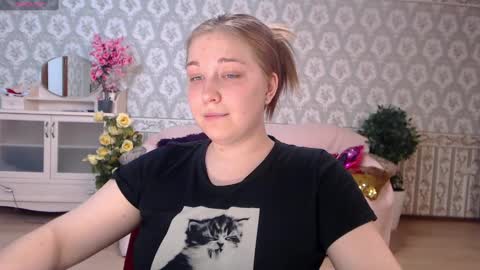 Snapshot of debramust chatting on 12/28/24, 10:13 debramust online show from 12/28/24, 10:13