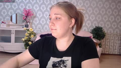 Snapshot of debramust chatting on 12/29/24, 01:24 debramust online show from 12/29/24, 01:24