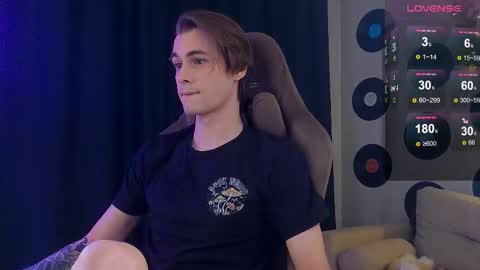 Snapshot of debugmee chatting on 11/24/25, 04:40 Samuel online show from 11/24/25, 04:40