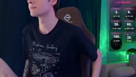 Snapshot of debugmee chatting on 03/19/26, 01:31 Samuel online show from 03/19/26, 01:31