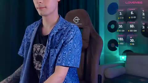 Snapshot of debugmee chatting on 04/17/26, 08:12 Samuel online show from 04/17/26, 08:12