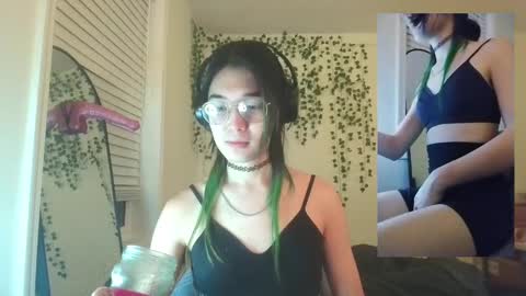 deciduousdoll online show from 09/11/25, 06:13