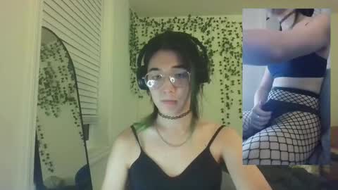 deciduousdoll online show from 09/14/25, 05:50