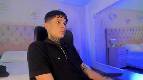 declan_fox online show from 10/19/25, 04:35
