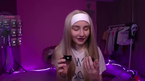 Kayla online show from 11/25/25, 10:26