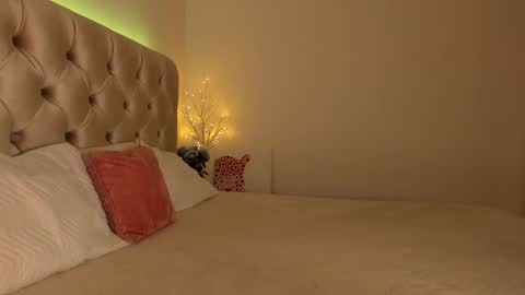 Snapshot of dee_nise chatting on 02/22/25, 05:57 Denise online show from 02/22/25, 05:57