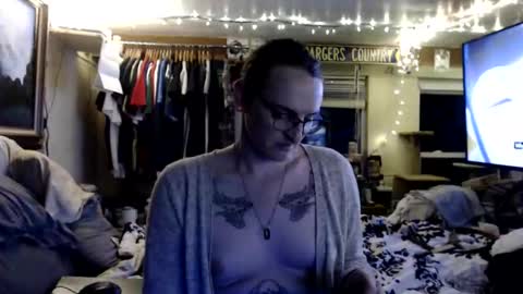 Snapshot of deep_hole_girl chatting on 05/18/26, 04:07 deep_hole_girl online show from 05/18/26, 04:07