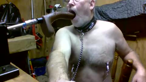 Snapshot of deepthroat227 chatting on 12/23/24, 10:33 Deepthroat My Big Dildos online show from 12/23/24, 10:33