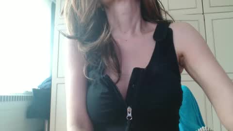 Snapshot of deessedivine chatting on 04/18/26, 02:21 KamiDevi online show from 04/18/26, 02:21