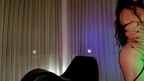 Snapshot of deesseluxure_ chatting on 12/05/24, 06:32 Andre  online show from 12/05/24, 06:32