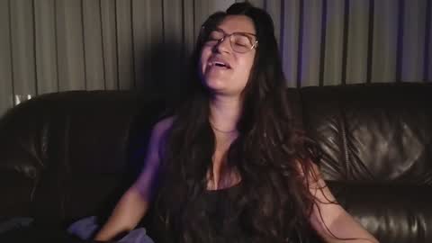 Snapshot of deesseluxure_ chatting on 02/02/25, 07:52 Andre  online show from 02/02/25, 07:52