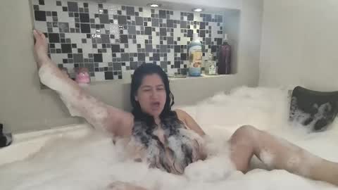 Snapshot of deesseluxure_ chatting on 02/09/25, 01:56 Andre  online show from 02/09/25, 01:56