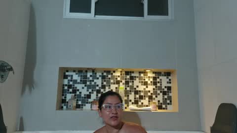 Snapshot of deesseluxure_ chatting on 05/14/26, 05:25 Andre online show from 05/14/26, 05:25
