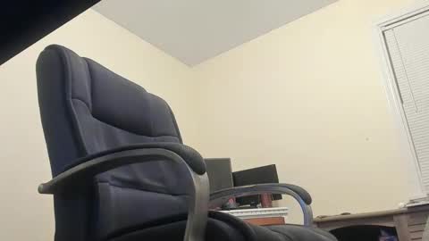 Snapshot of deeznutz343 chatting on 01/04/25, 10:05 Deez Nutz online show from 01/04/25, 10:05