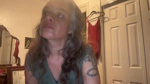 Snapshot of degeneratesaint chatting on 10/06/25, 03:04 Tori online show from 10/06/25, 03:04