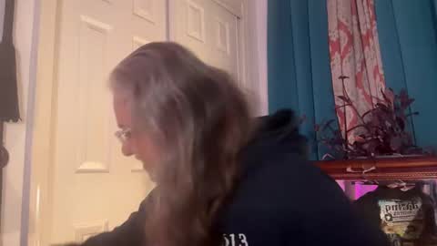 Snapshot of degeneratesaint chatting on 12/03/25, 12:40 Tori online show from 12/03/25, 12:40