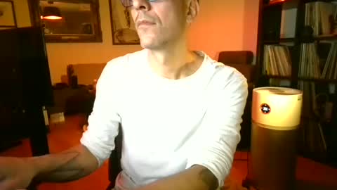 Snapshot of degrandis chatting on 11/23/25, 10:20 Luka Magic online show from 11/23/25, 10:20