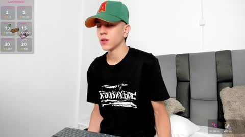 Snapshot of dei_v_48 chatting on 01/18/25, 07:37 DEIVY online show from 01/18/25, 07:37