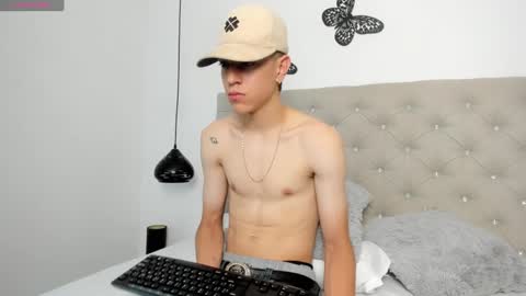 Snapshot of dei_v_48 chatting on 01/28/25, 07:42 DEIVY online show from 01/28/25, 07:42