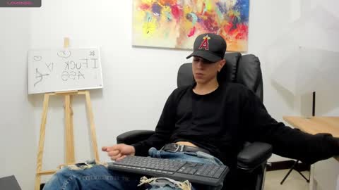 Snapshot of dei_v_48 chatting on 02/18/25, 11:52 DEIVY online show from 02/18/25, 11:52