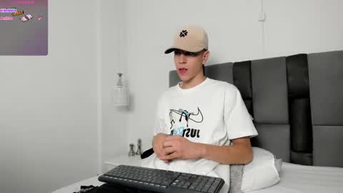 Snapshot of dei_v_48 chatting on 03/10/25, 08:45 DEIVY online show from 03/10/25, 08:45