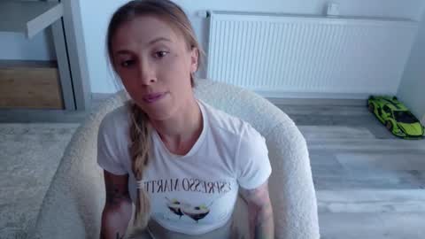 Di online show from 11/21/25, 01:43