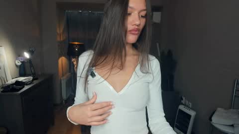 Laura online show from 05/17/26, 07:50