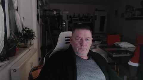 deinprinz2312 online show from 01/03/25, 05:28