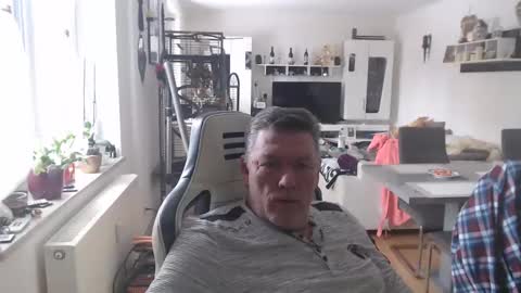 deinprinz2312 online show from 02/14/25, 08:21