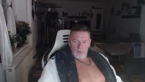 deinprinz2312 online show from 10/01/25, 05:02