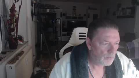 deinprinz2312 online show from 10/27/25, 05:11