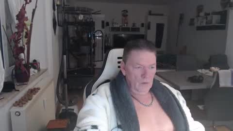 Snapshot of deinprinz2312 chatting on 11/16/25, 05:02 deinprinz2312 online show from 11/16/25, 05:02